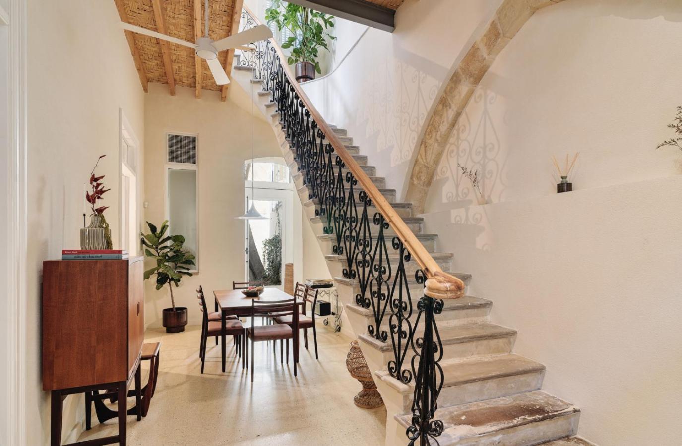 Timeless Gem In Old Semesterbostad Nicosia